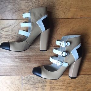 Mojo Moxy triple strap Mary Jane shoetie size 7.5